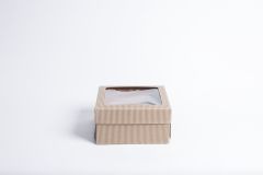 Zákusková krabica s okienkom 22x22x10 cm VLNITÝ DIZAJN hnedá Zákusková krabica s okienkom 22x22x10 cm VLNITÝ DIZAJN hnedá