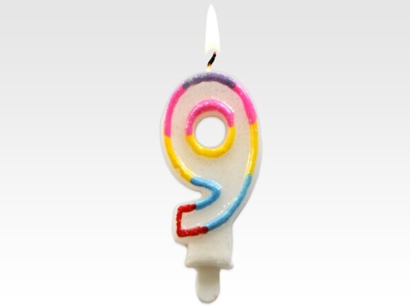 Tortové sviečky čísla s farebným okrajom 9